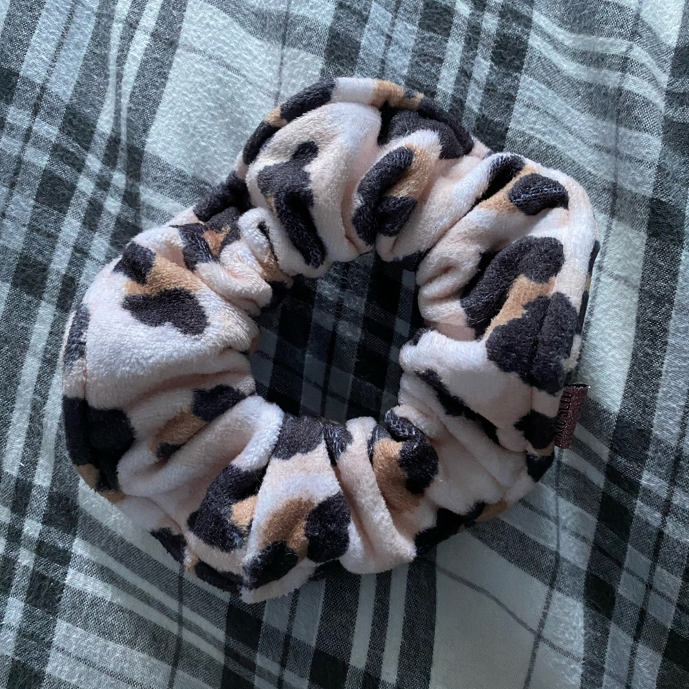 Kitsch towel scrunchie